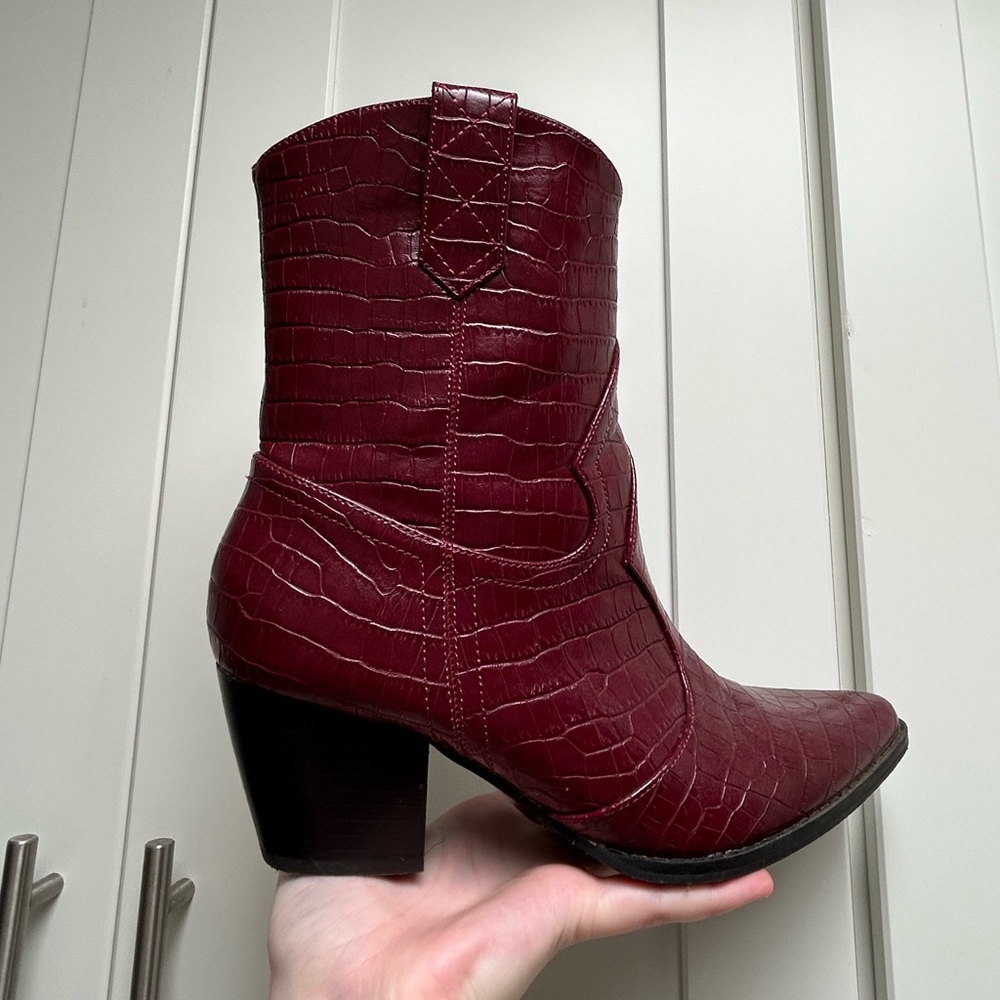 Dark Red Cowboy Boot, Short